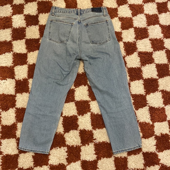 Abercrombie & Fitch Mom High Rise Curve Love in Short - Picture 4 of 5